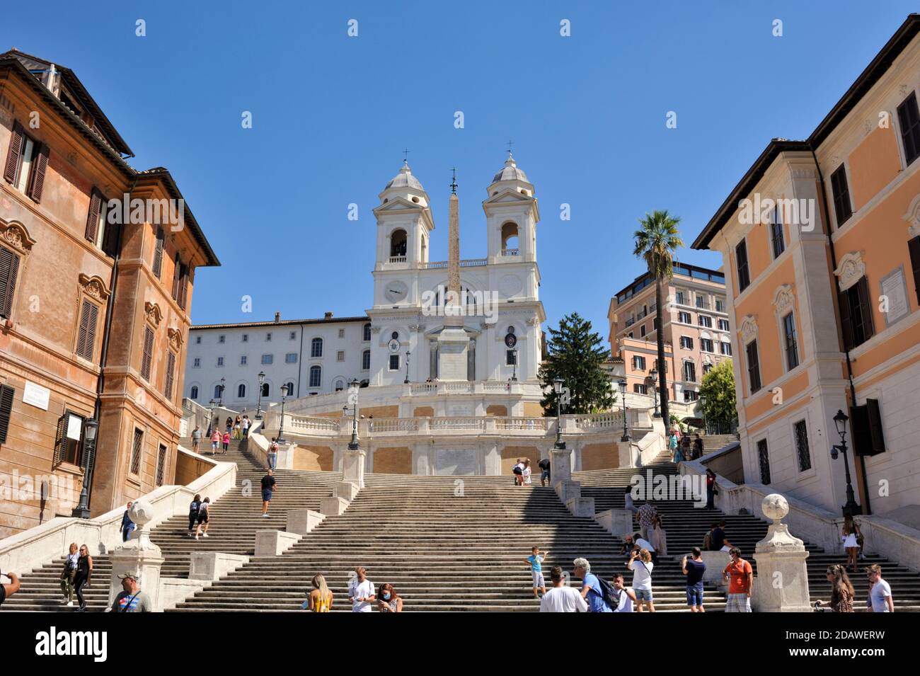 Italia, Roma, Piazza di Spagna, Piazza di Spagna e la chiesa di Trinità dei Monti Foto Stock
