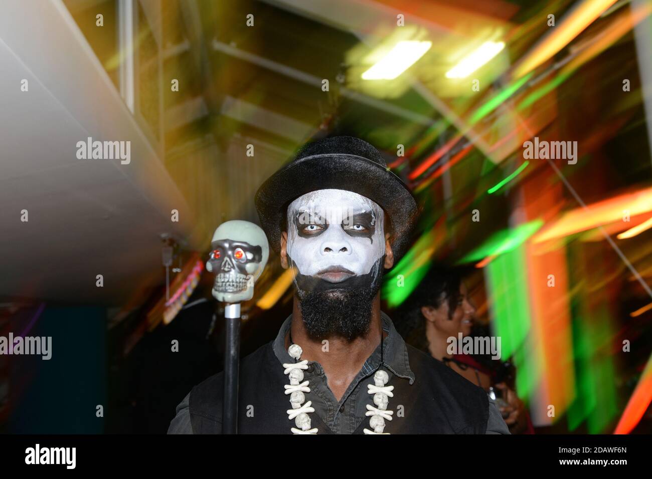 Uomo vestito per Halloween party Birmingham UK 2014 Foto Stock