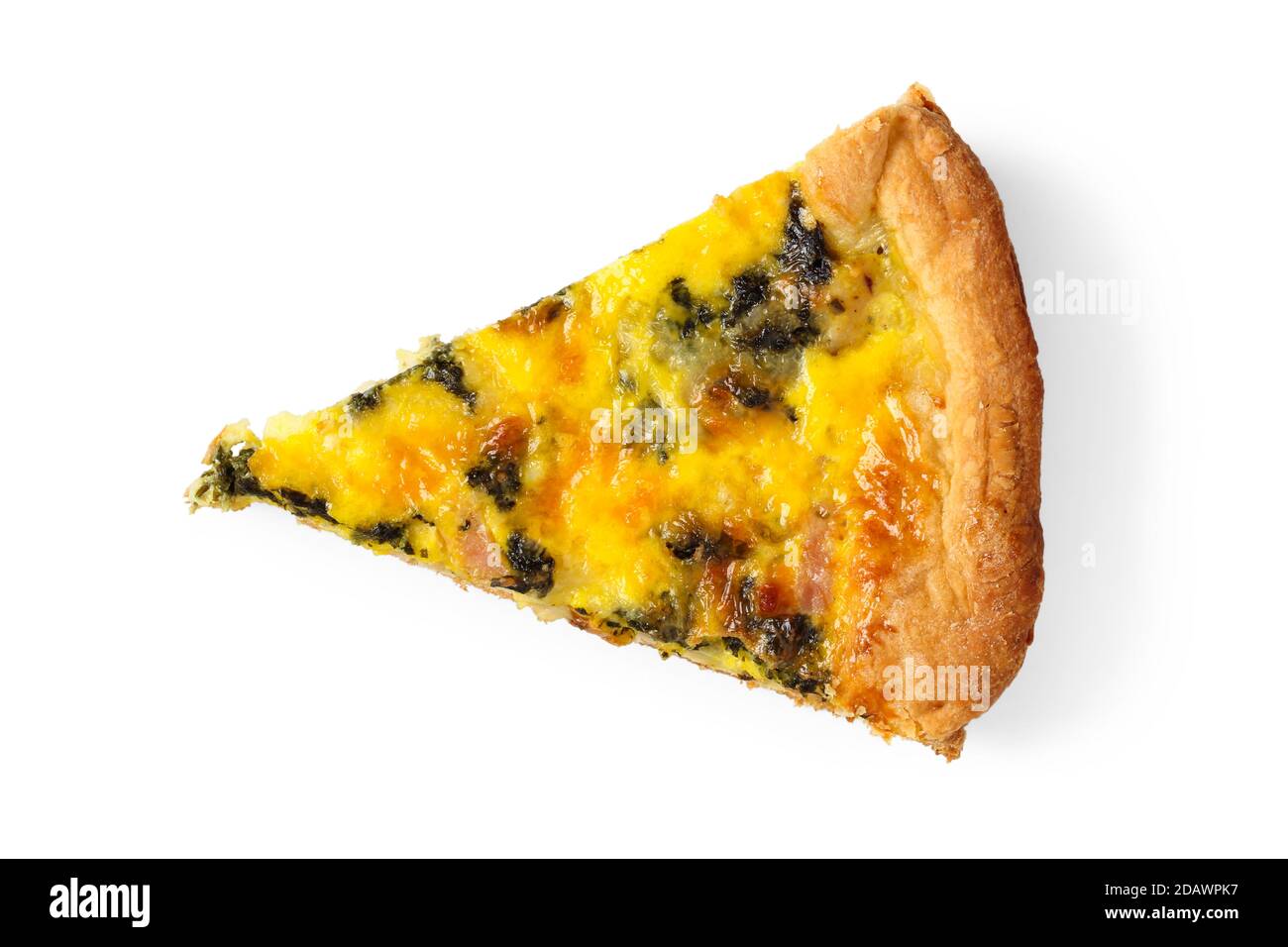 Fetta di pizza con spinaci e formaggio isolato su bianco, vista dall'alto Foto Stock