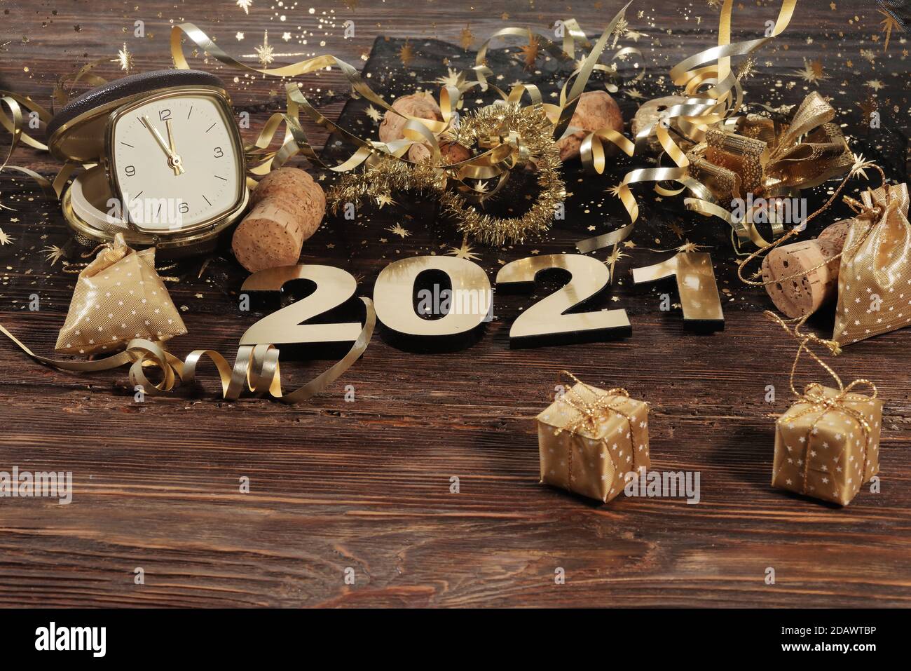 Felice Anno Nuovo. Simbolo dal numero 2021 su sfondo astratto Foto Stock