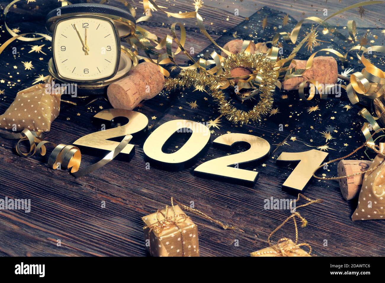 Felice Anno Nuovo. Simbolo dal numero 2021 su sfondo astratto Foto Stock