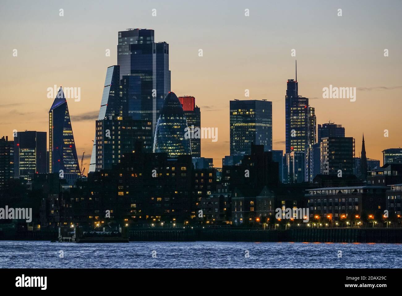 Grattacieli di London City al tramonto, Inghilterra Regno Unito Foto Stock