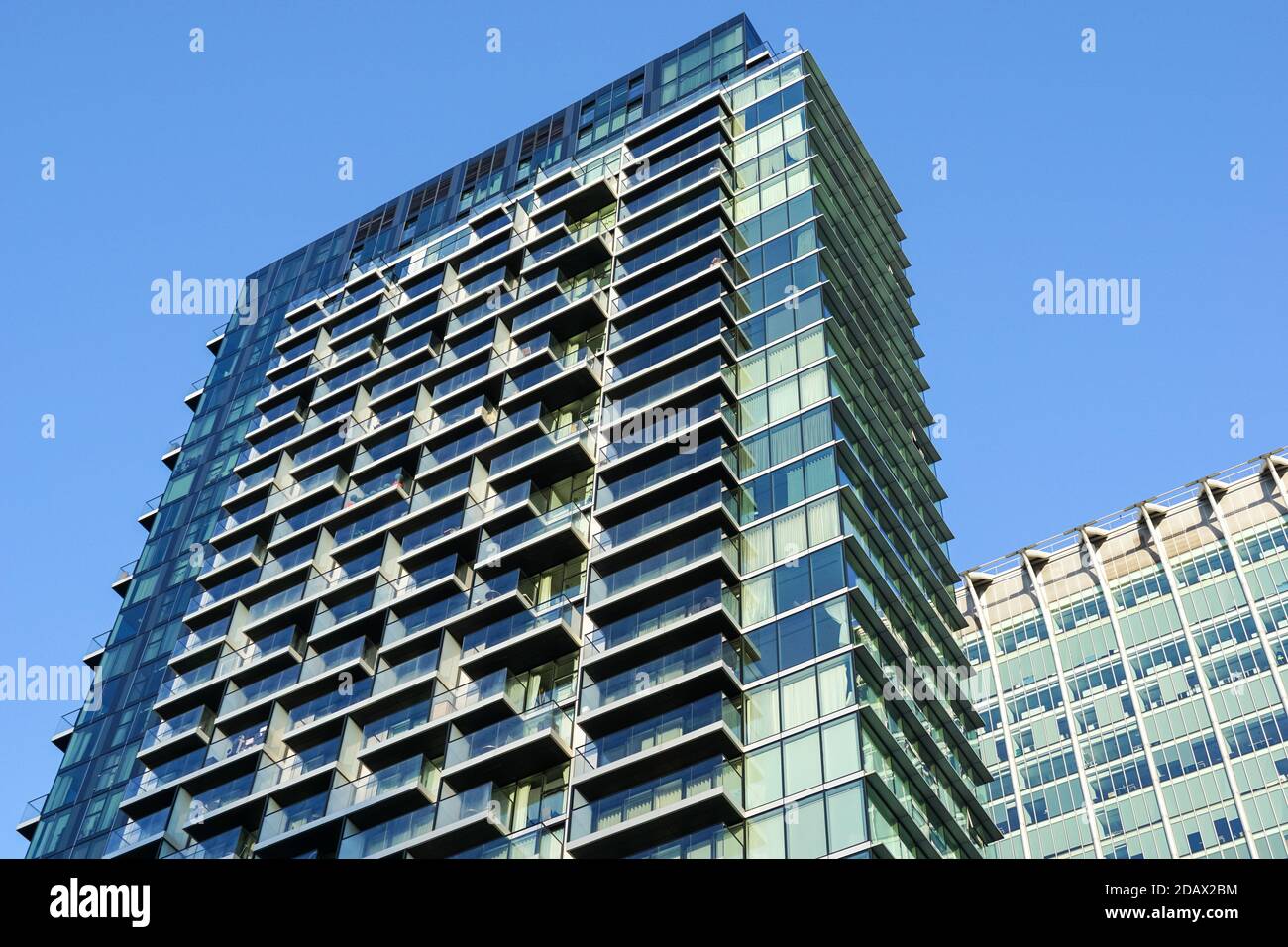 Nuovi moderni edifici di appartamenti nella città di Londra, Inghilterra Regno Unito Foto Stock
