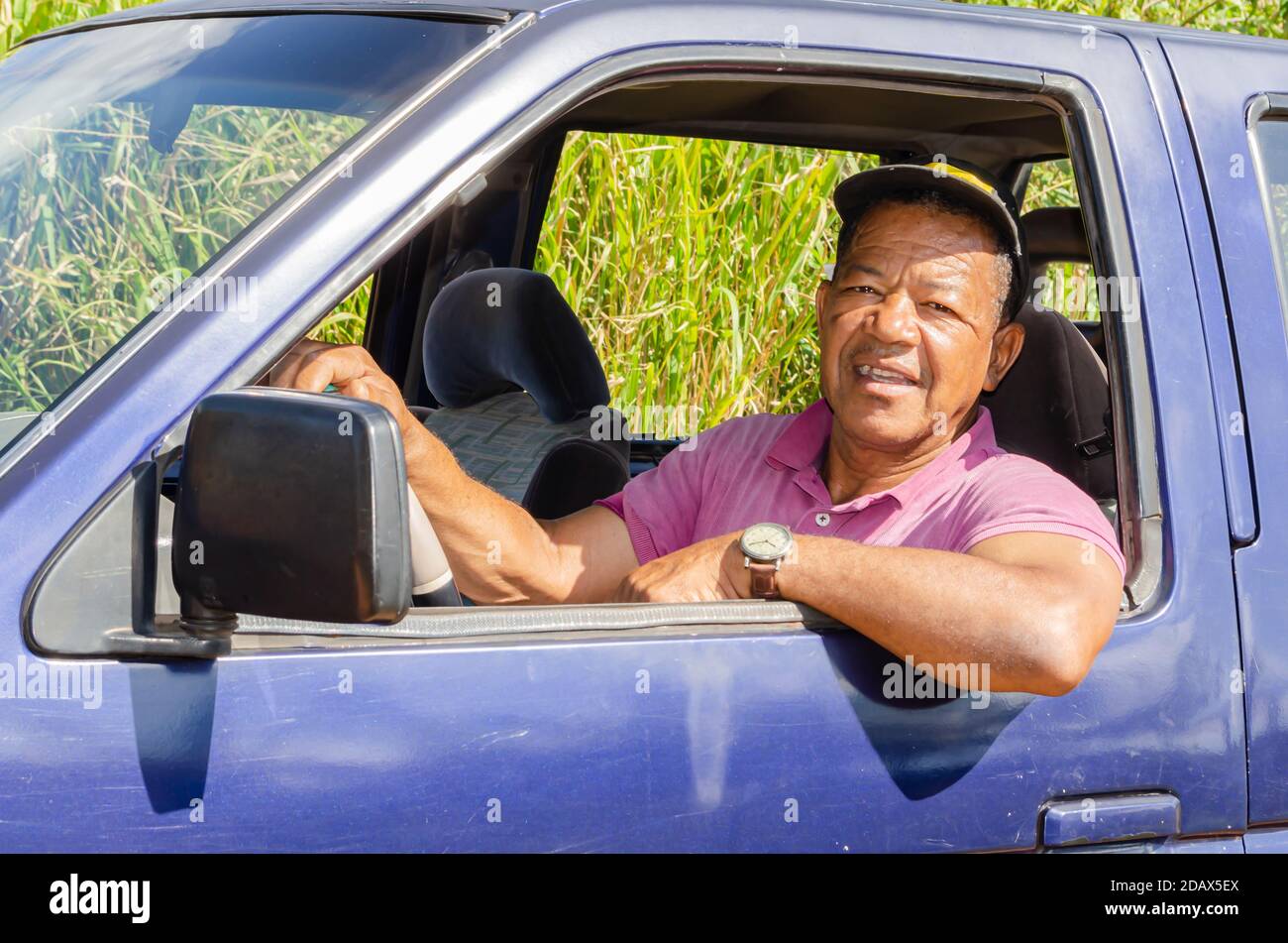 Uomo in camion Blue Pickup Foto Stock