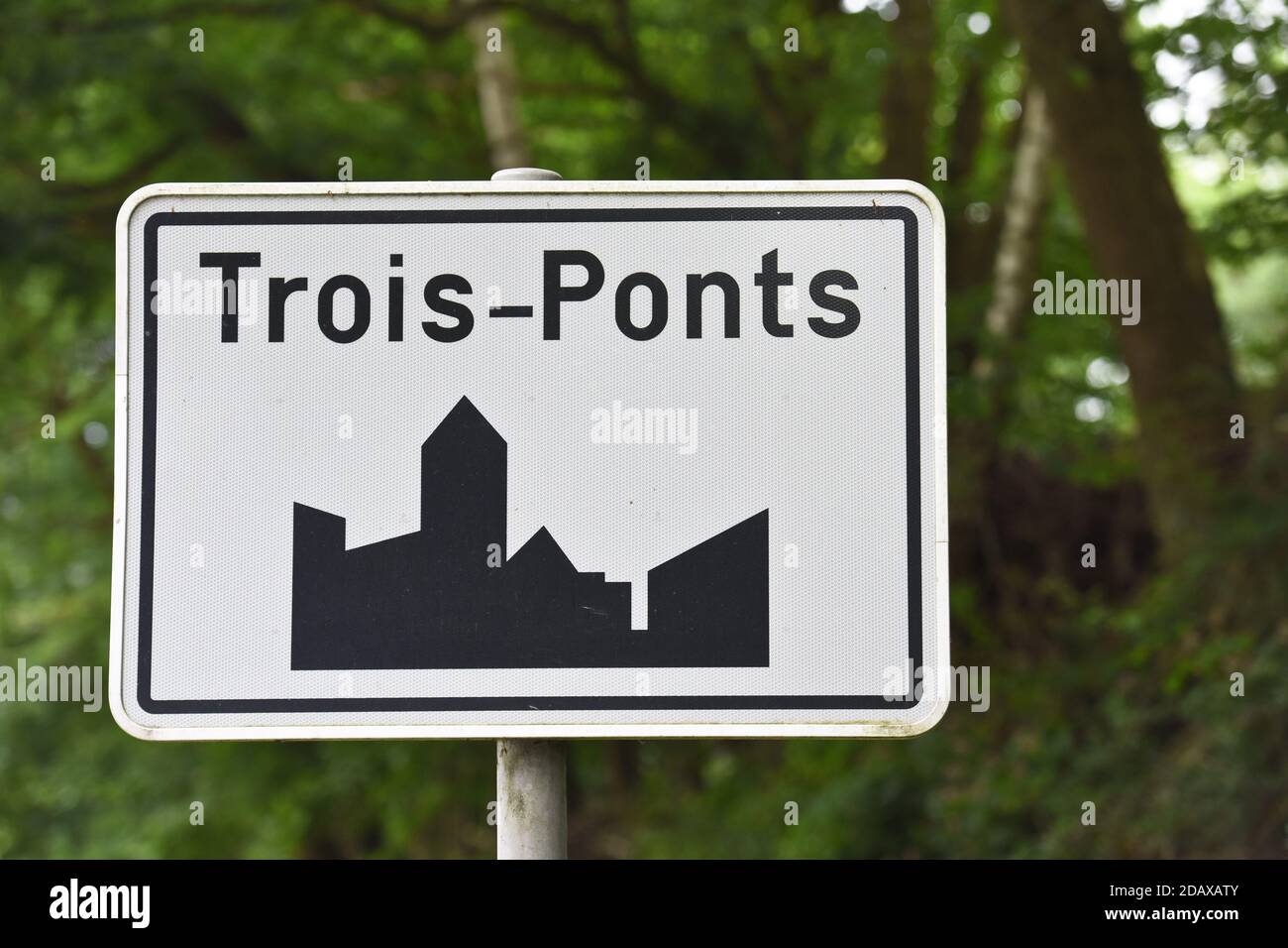 L'illustrazione mostra il nome del comune di Trois-Ponts su un cartello stradale, lunedì 25 giugno 2018. BELGA FOTO JEAN-LUC FLEMAL Foto Stock