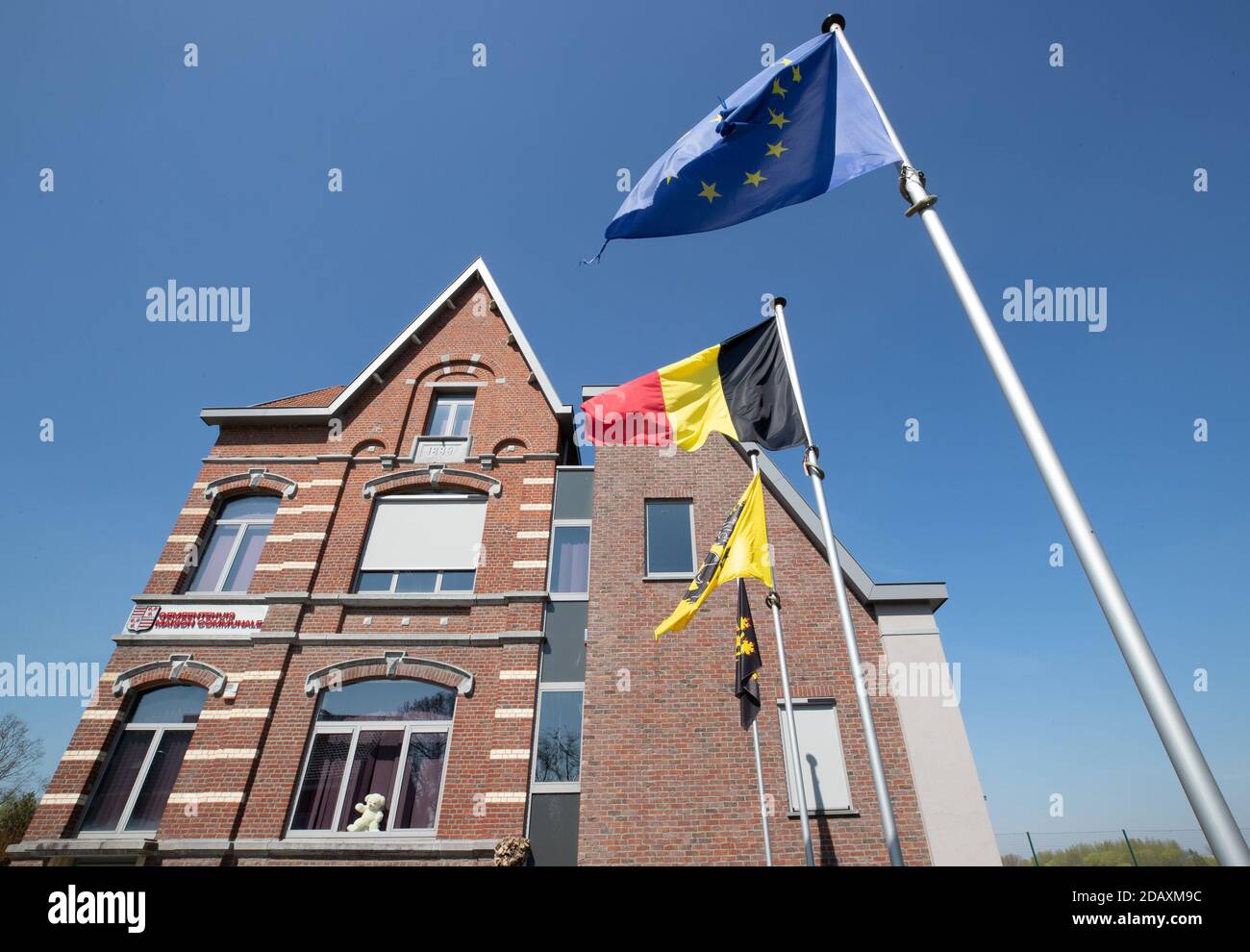 Illustrazione immagine mostra il municipio di Bever, una piccola città nella regione Pajottenland, in fiammingo-Brabante, con strutture linguistiche per il francese-sp Foto Stock