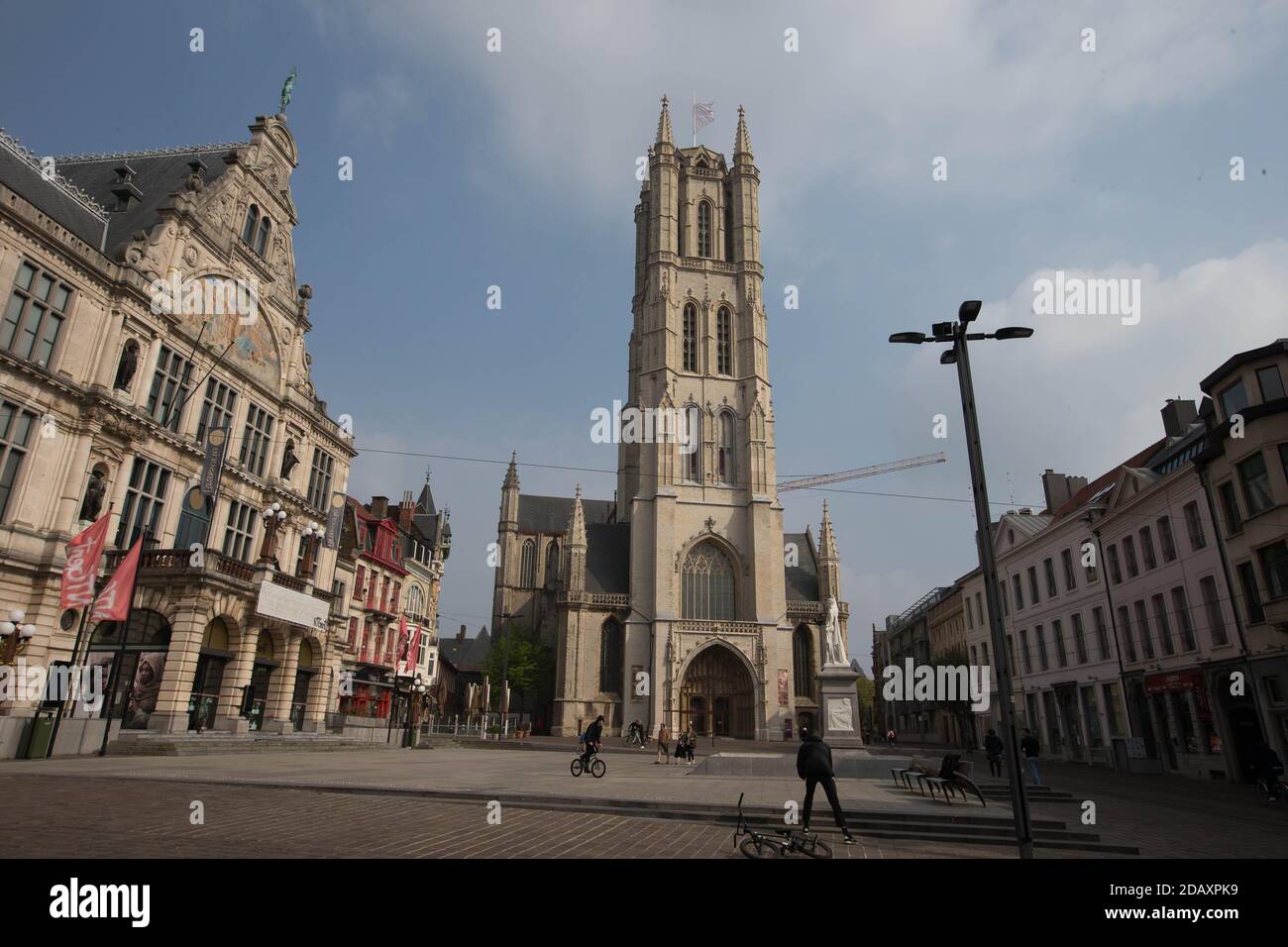 L'illustrazione raffigura la cattedrale di Sint-Baafskathedraal, domenica 19 aprile 2020, a Gent. BELGA FOTO NICOLAS MAETERLINCK Foto Stock