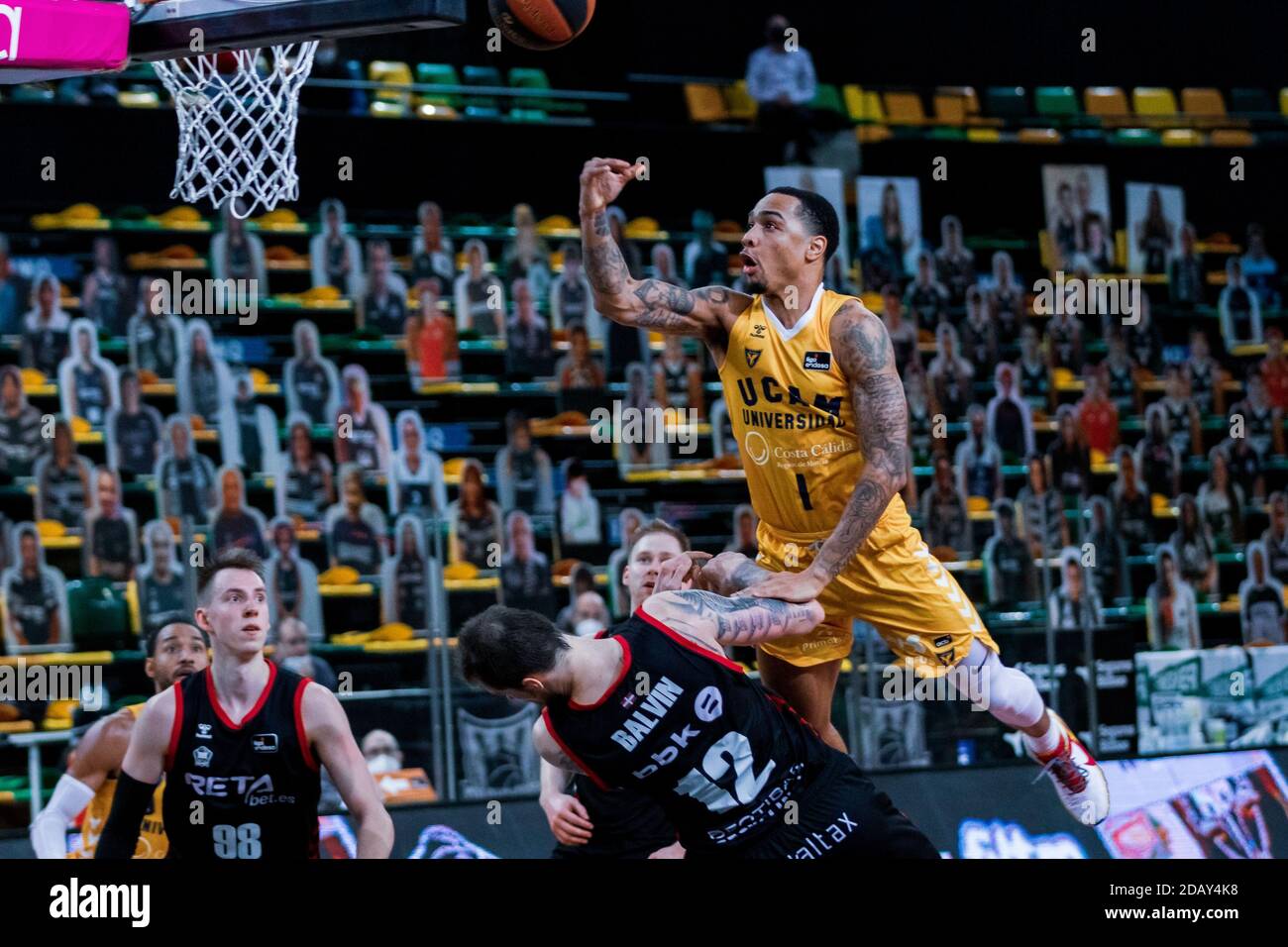 Bilbao, Paesi Baschi, SPAGNA. 15 novembre 2020. Novembre 04, 2020, Bilbao, Paesi Baschi, SPAGNA: .JORDAN DAVIS (1) fa un grande schiam dunk durante la Liga Endesa settimana 8 gioco tra Bilbao Basket e Murcia a Miribilla Bilbao Arena. Credit: EDU del Fresno/ZUMA Wire/Alamy Live News Foto Stock