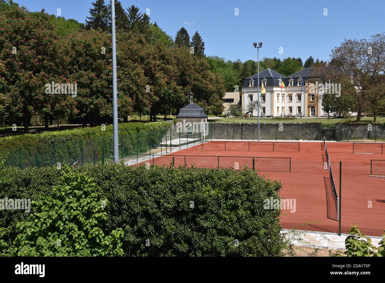 Immagine che mostra il municipio e Parc du Chatelet a Habay, venerdì 15 maggio 2020. BELGA FOTO JEAN-LUC FLEMAL Foto Stock