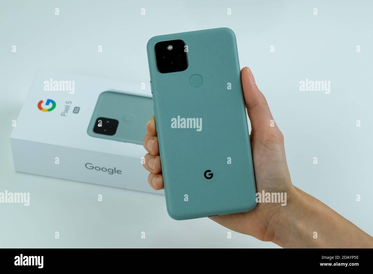 Google pixel 5 in colore sorta Sage. Foto Stock