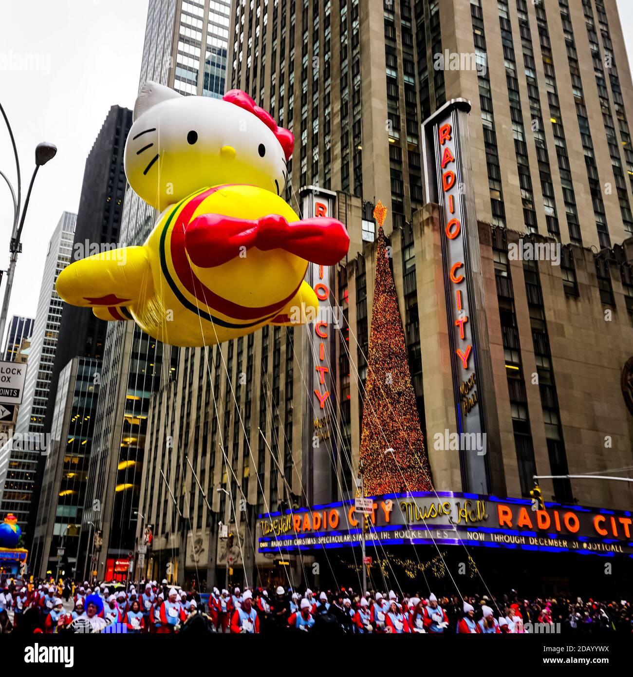 Hello kitty balloon immagini e fotografie stock ad alta risoluzione - Alamy