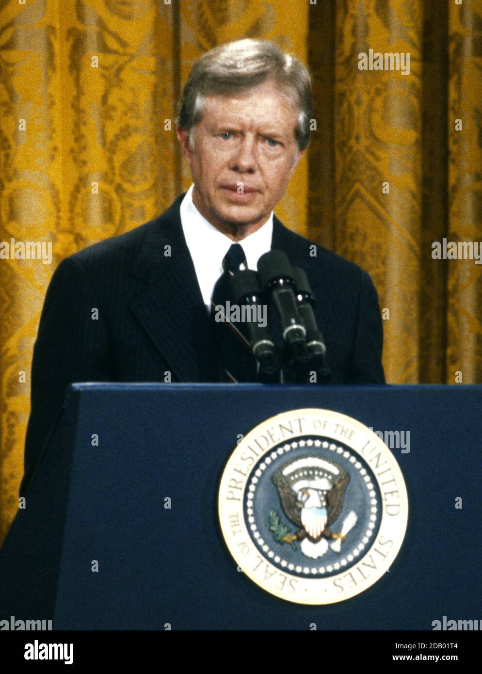 Il presidente degli Stati Uniti Jimmy carter conduce la sua cinquantatreesima conferenza stampa televisiva nazionale dalla stanza orientale della Casa Bianca a Washington, DC mercoledì 28 novembre 1979.Credit: Benjamin E. 'gene' Forte/CNP | Usage worldwide Foto Stock