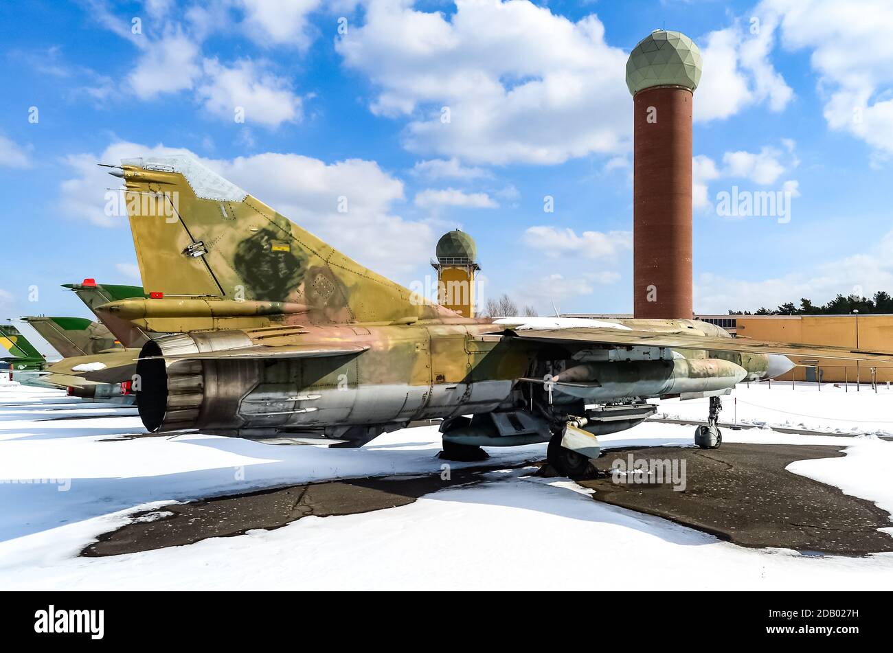 Le forze aeree tedesche Mikoyan-Gurevich MIG-23ml sono esposte al Museo di Storia militare di Berlino, Gatow. Foto Stock