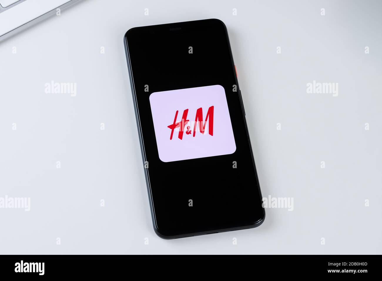 Logo dell'app H&M sullo schermo di uno smartphone. Foto Stock