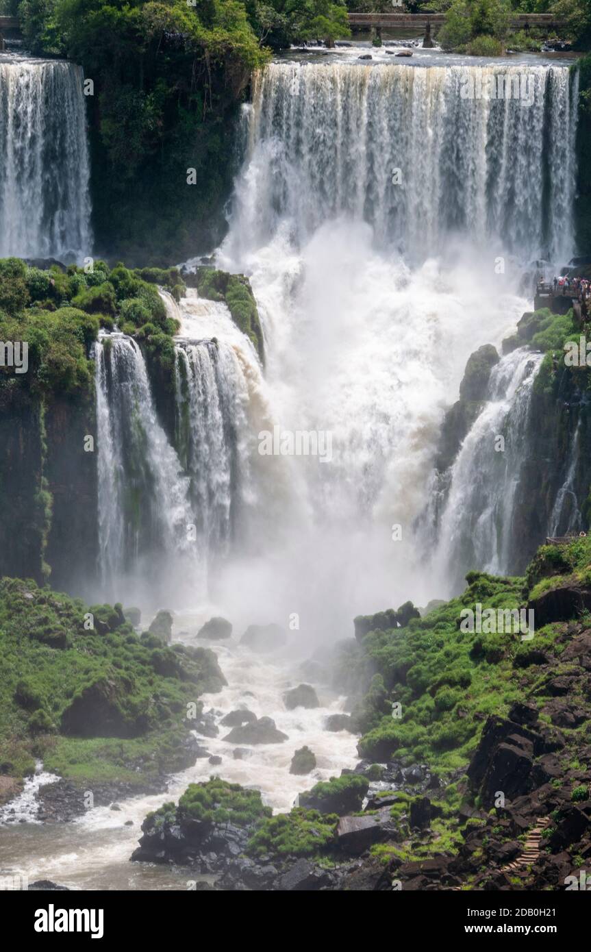 Cascate di Bossetti nelle cascate di Iguazu sul lato argentino Del confine con il Brasile Foto Stock