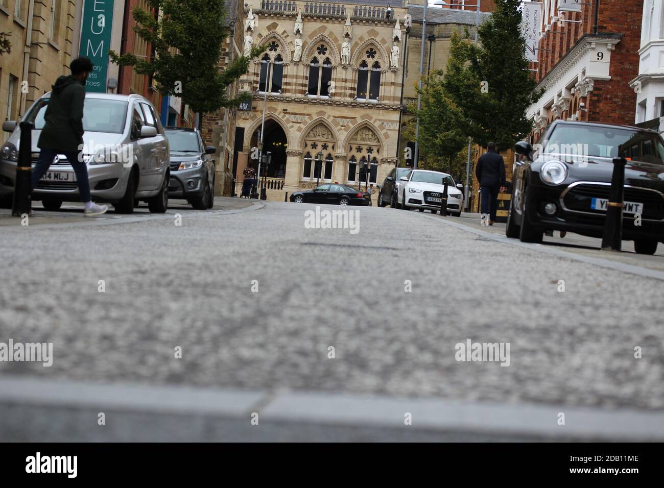 NORTHAMPTON, REGNO UNITO - 15 giu 2018: Vista dal suolo della strada del centro di Guildhall Northampton Regno Unito Foto Stock