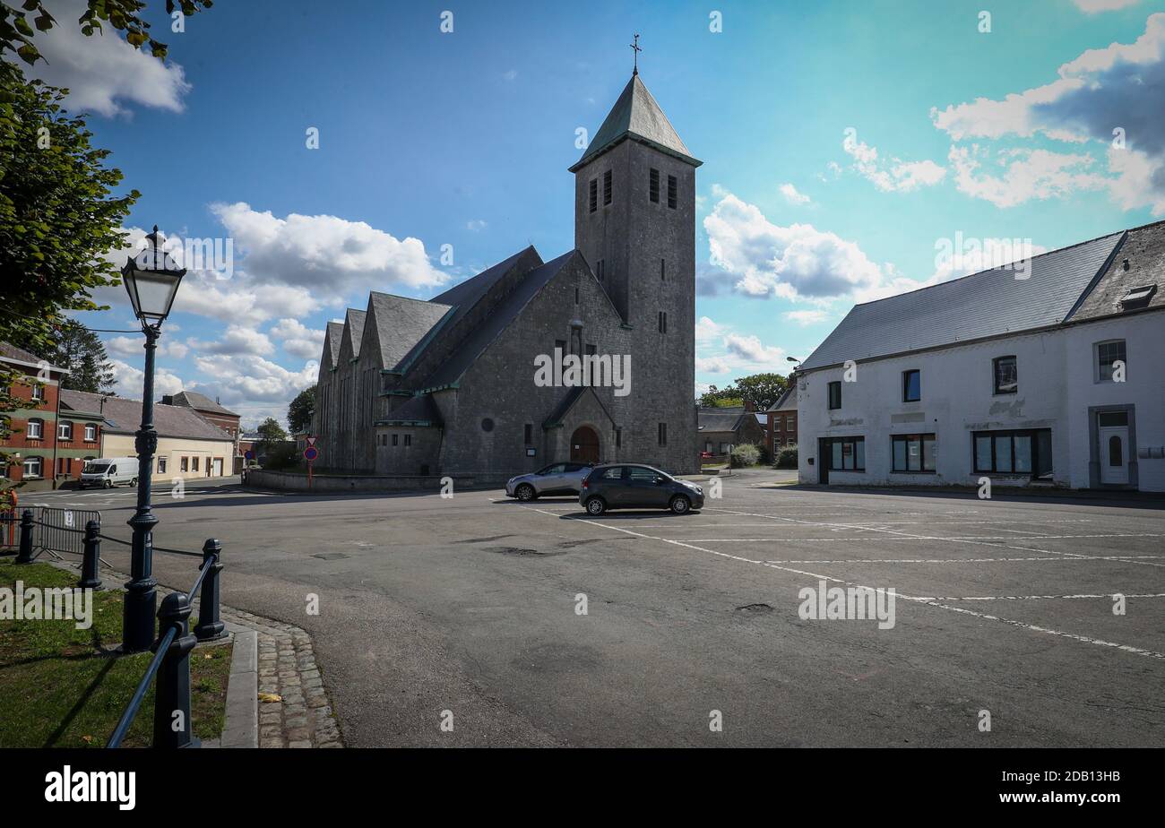 L'illustrazione raffigura la chiesa dell'Eglise Saint Amand a Momignies, lunedì 31 agosto 2020. BELGA FOTO VIRGINIE LEFOUR Foto Stock