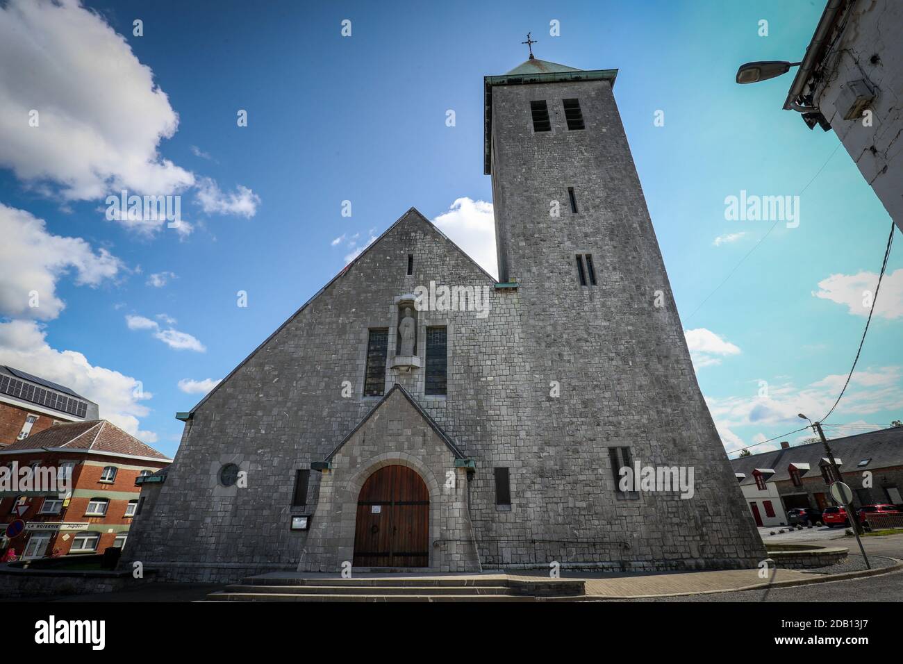 L'illustrazione raffigura la chiesa dell'Eglise Saint Amand a Momignies, lunedì 31 agosto 2020. BELGA FOTO VIRGINIE LEFOUR Foto Stock