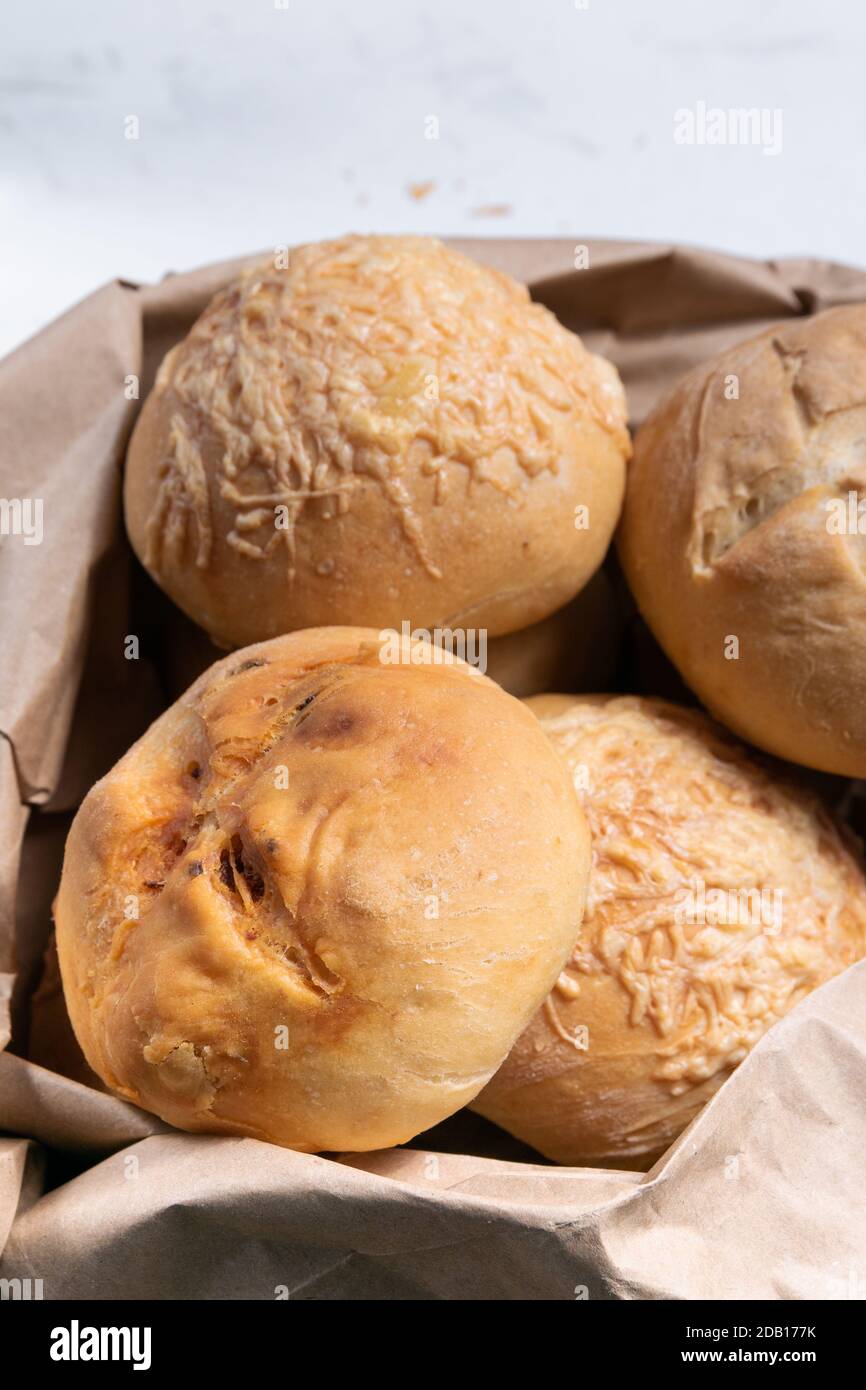 Pane chorizo fatto in casa con formaggio Emmental Foto Stock