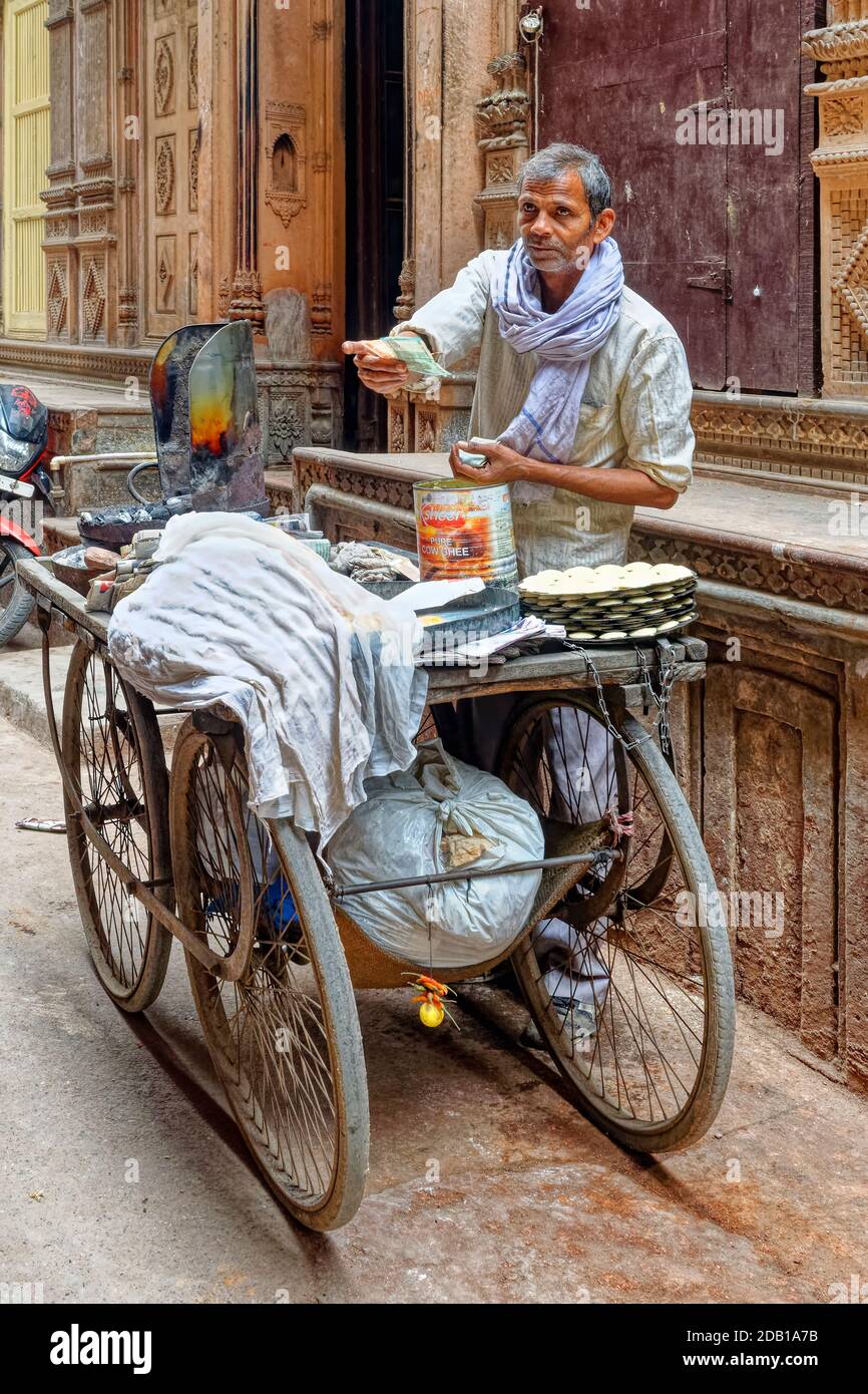 Il bazar di Chandni Chowk, uno dei più antichi mercati di Old Delhi, in India Foto Stock