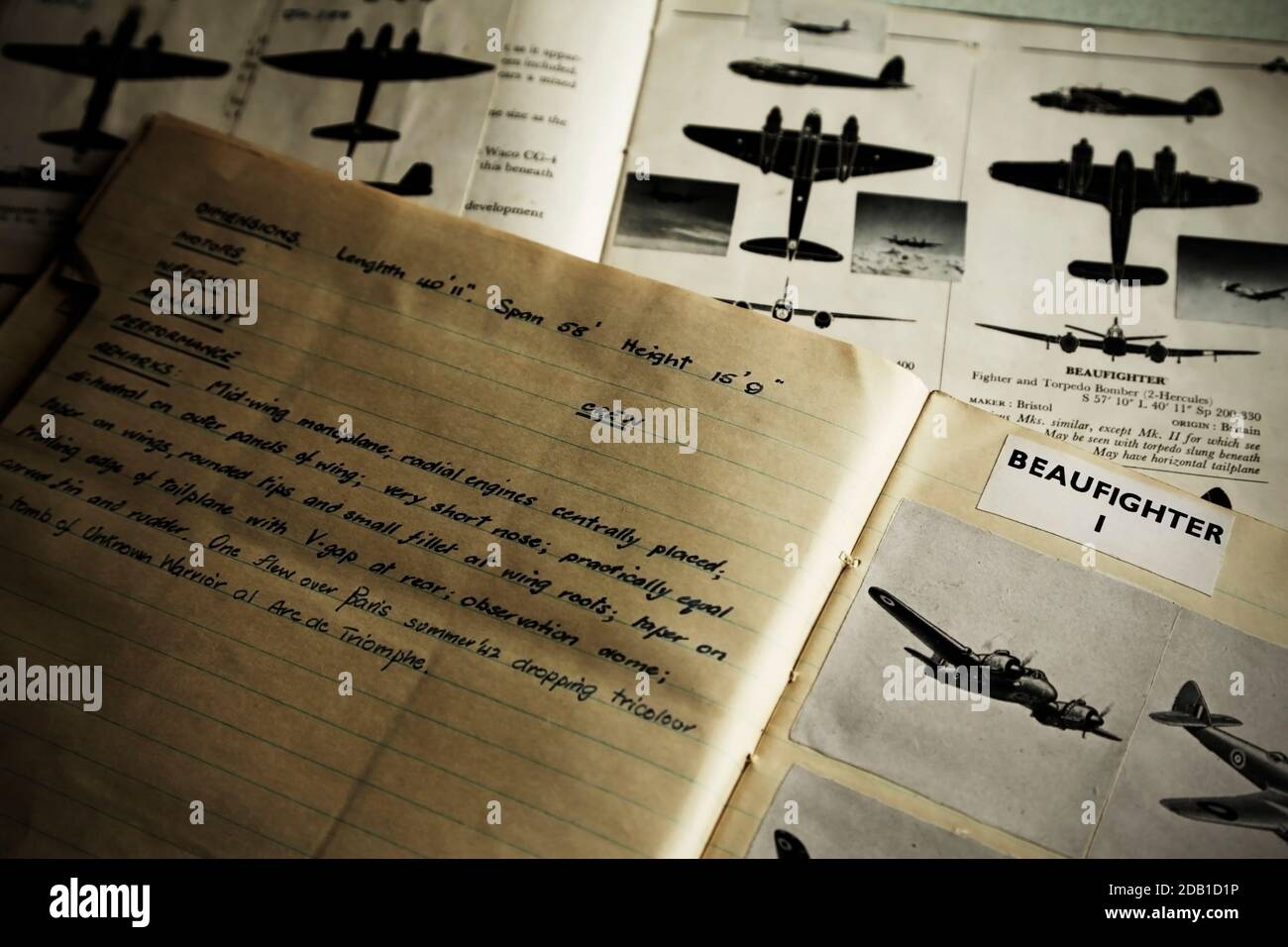 Raccolta di informazioni sull'identificazione degli aeromobili della seconda guerra mondiale, con il combattente notturno Bristol Beaufighter. Foto Stock