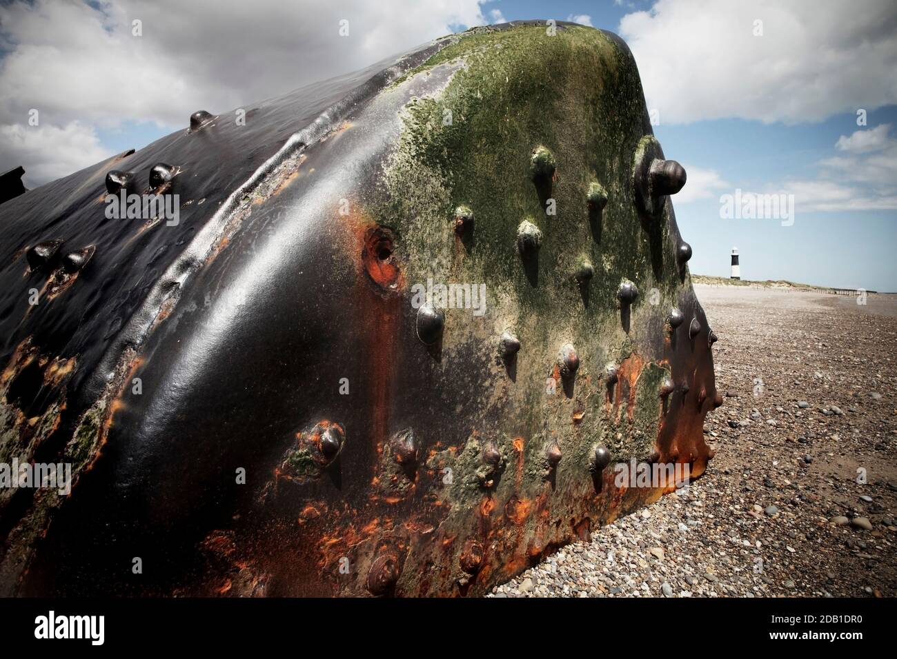 Grande oggetto metallico lavato a terra a Spurn Point, vicino a Kilnsea, East Yorkshire, UK. Foto Stock