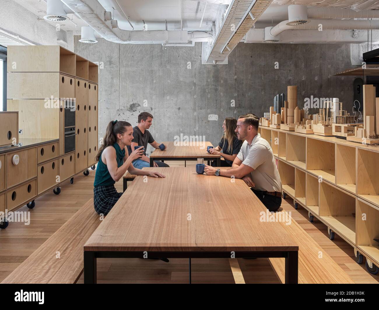 Spazio per pause e cucina. Fitzpatrick + Partners Studio, Sydney, Australia. Architetto: Fitzpatrick + Partners, 2020. Foto Stock