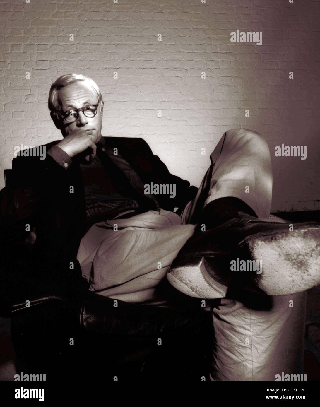 Ritratto del designer industriale tedesco Dieter Rams a Londra circa 1987 Foto Stock