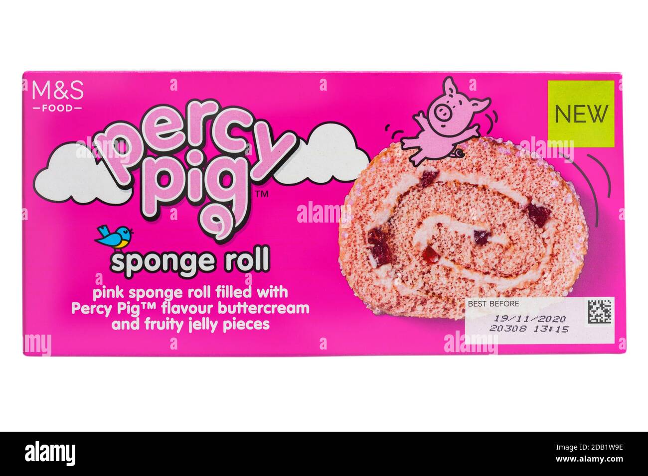 Rotolo di spugna M&S Percy Pig in scatola impostato su Fondo bianco - rotolo di spugna rosa riempito con Percy Pig aromatizzare la crema di burro e le parti di gelatina soffici Foto Stock