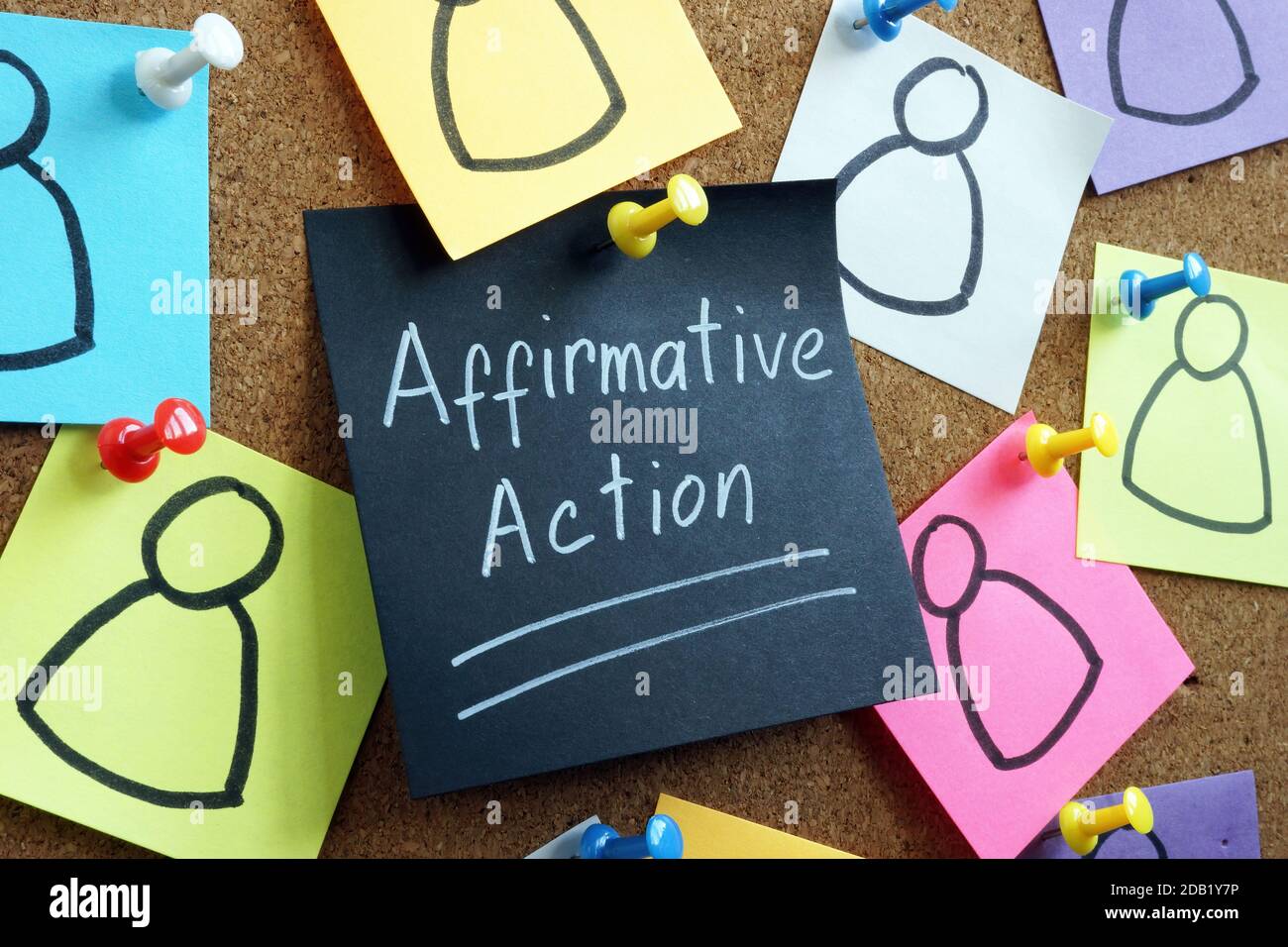 Concetto di azione affermativa. Promemoria fissato alla scheda. Foto Stock