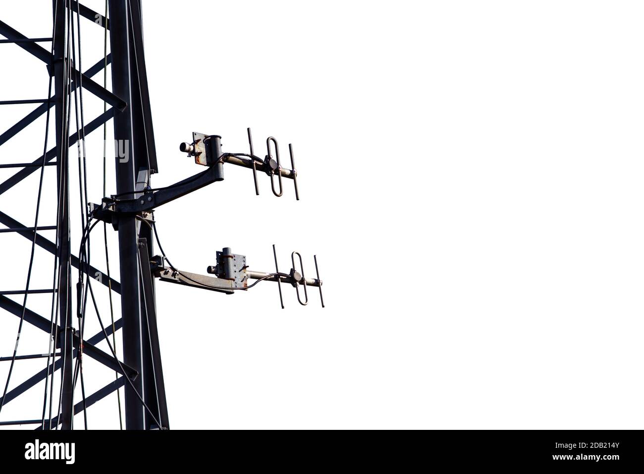 Antenne per telecomunicazioni isolate sul palo metallico silhouette nera su bianco Foto Stock