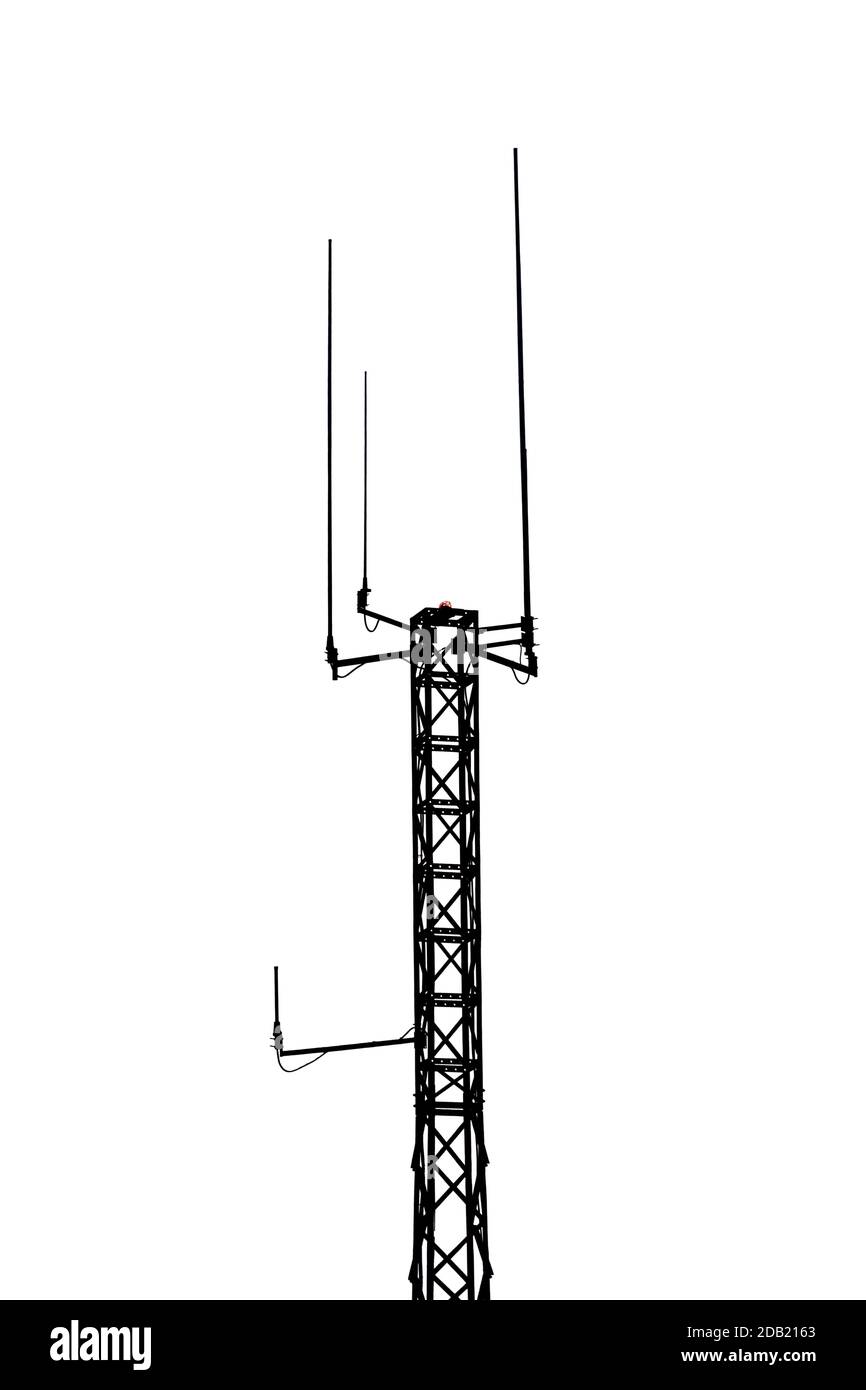 Palo per telecomunicazioni o torre mobile con antenne isolate con silhouette nera su bianco Foto Stock