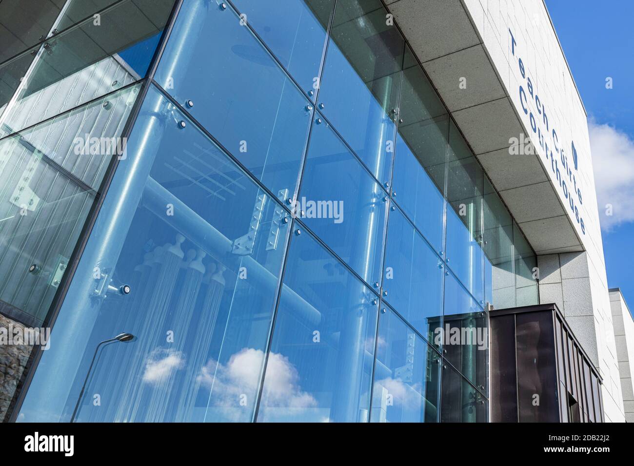 Edificio nuovo e moderno del tribunale a Kilkenny, County Kilkenny, Irlanda Foto Stock