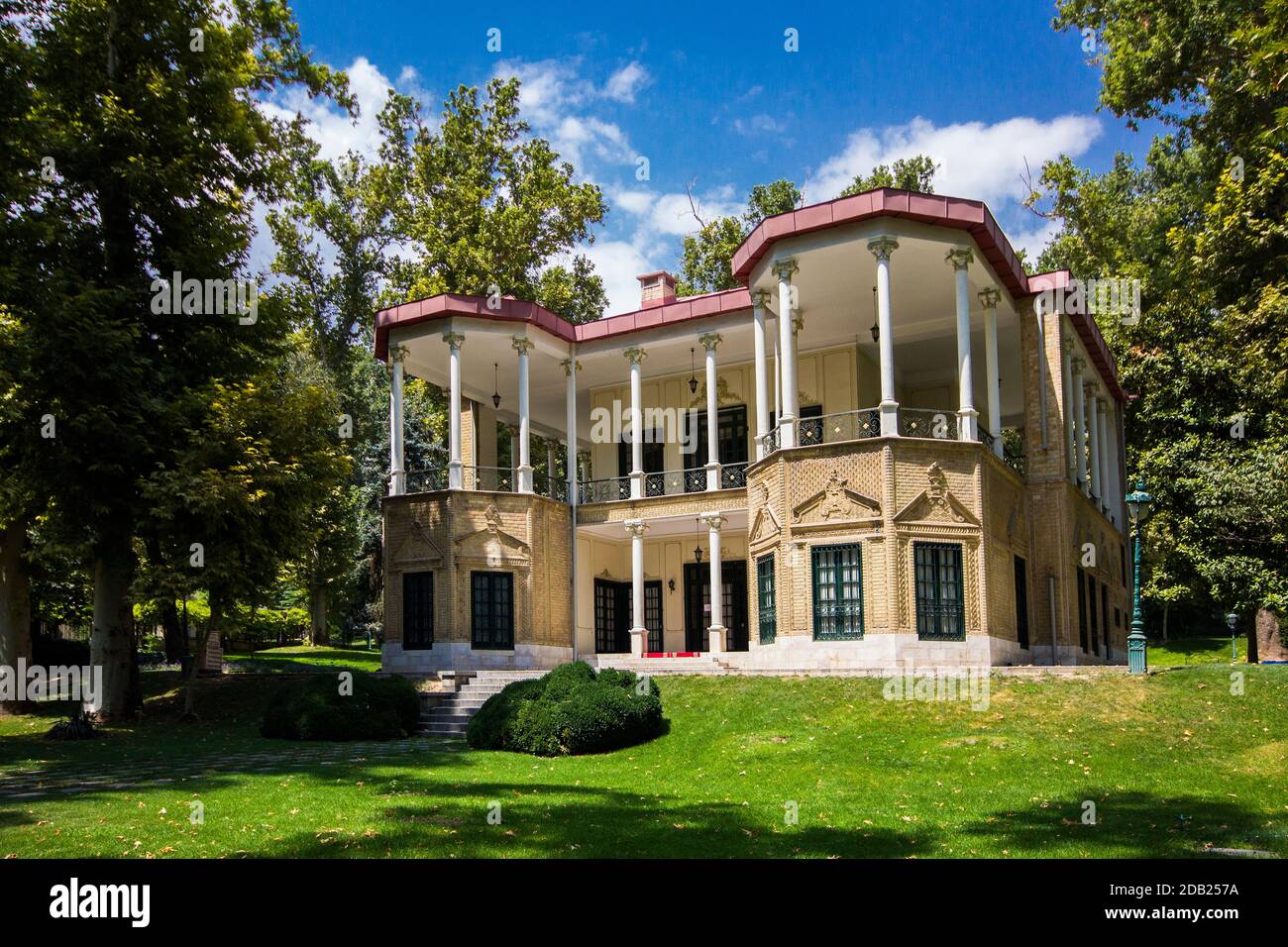 Il complesso del Palazzo di Niavaran è un complesso storico situato nella parte settentrionale di Teheran. Risale alle epoche Qajar e Pahlavi. Foto Stock