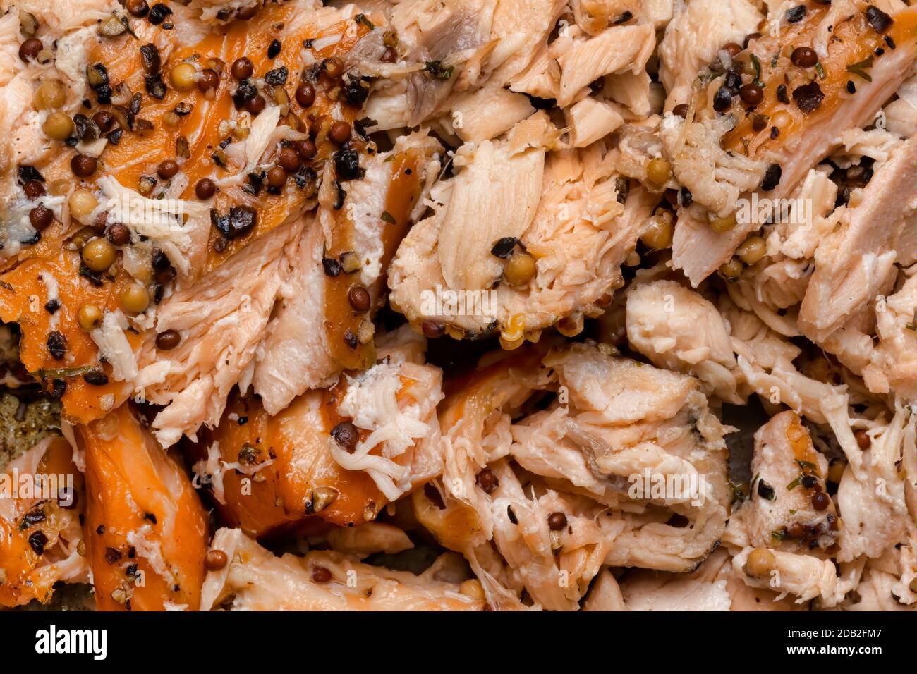 clos up di rustico salmone affumicato fiocchi di sfondo alimentare Foto Stock