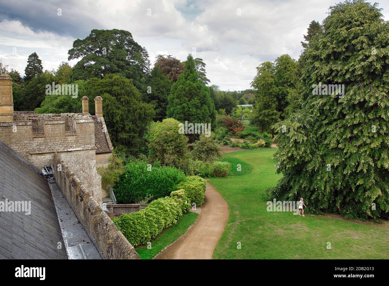 GRAN BRETAGNA / Inghilterra /Oxfordshire /Cotswold Wildlife Park / Vista dal tetto in al paesaggio del parco della Manor House vittoriana . Foto Stock