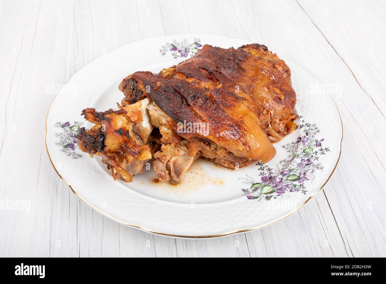 Ginocchio di maiale arrosto su piatto, cibo tradizionale della repubblica ceca Foto Stock