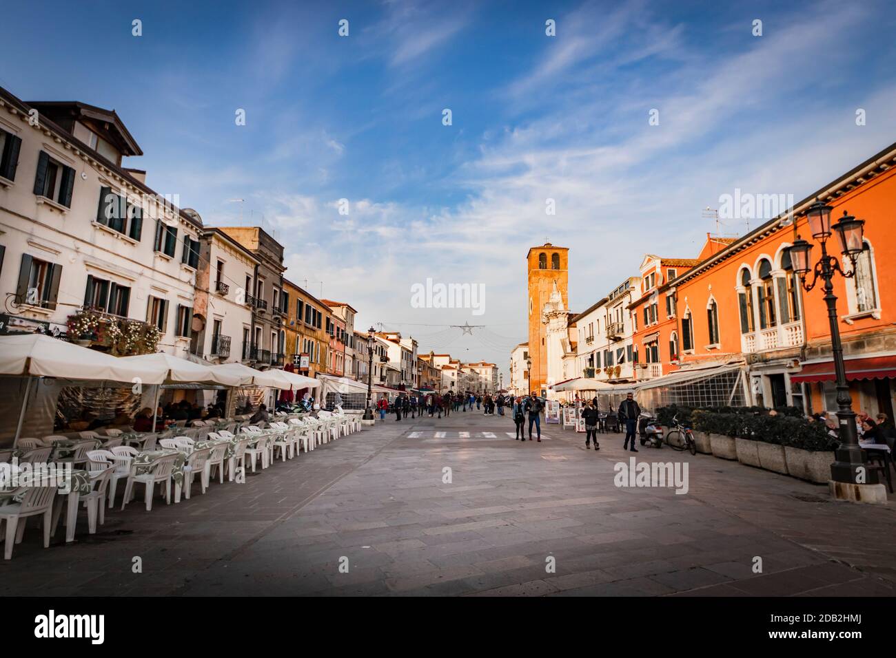 Vista panoramica del paesaggio urbano del centro di Chioggia - vicino a Venezia - con tipici edifici antichi italiani Foto Stock