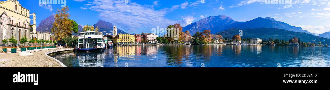 Riva del Garda - bellissimo paesino sul lago di Garda. Trentino, Italia. Popolare località turistica Foto Stock
