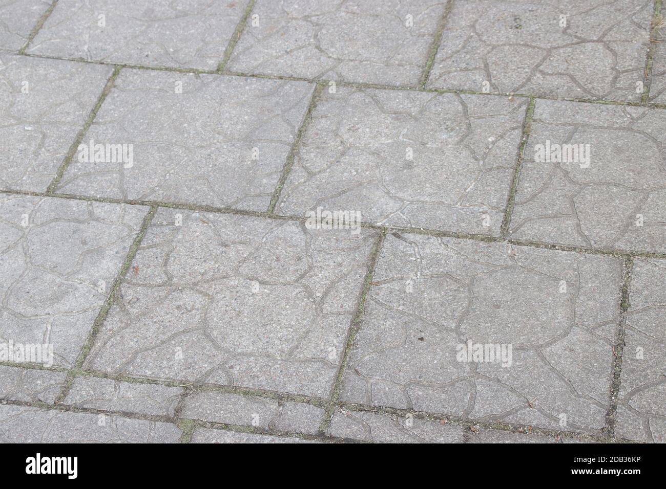 Pavimento piastrellato in cemento posato sulla strada. Foto Stock