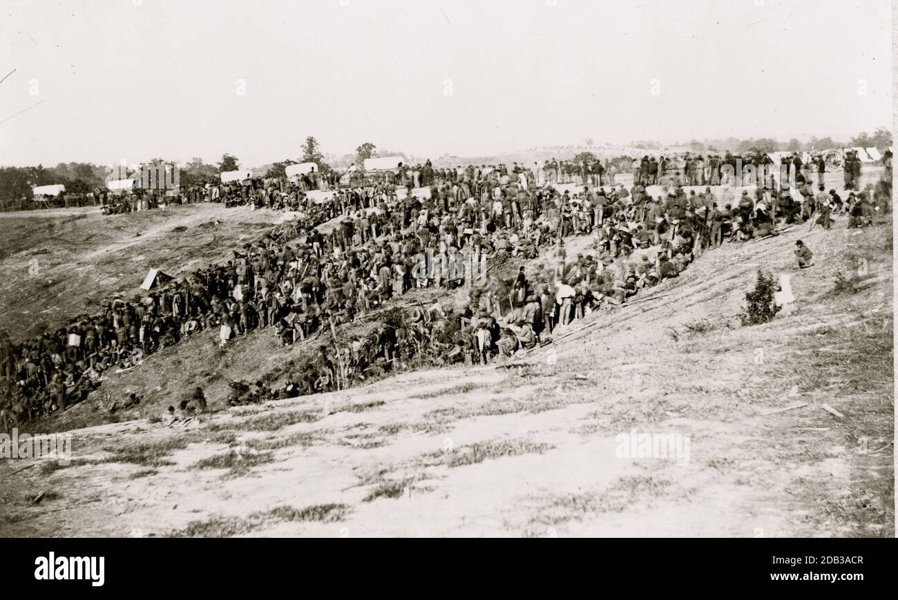 Prigionieri confederati a Belle Plain Landing, Va., catturati con Johnson's Division, 12 maggio 1864. Foto Stock