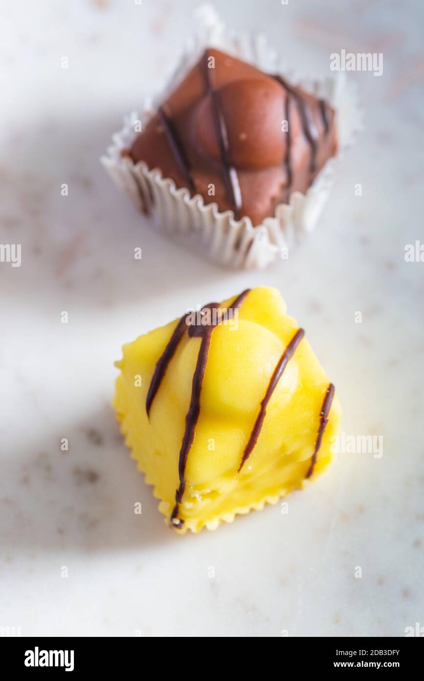 Piccole torte di fondente sminuzzate - FOODPIX Foto Stock