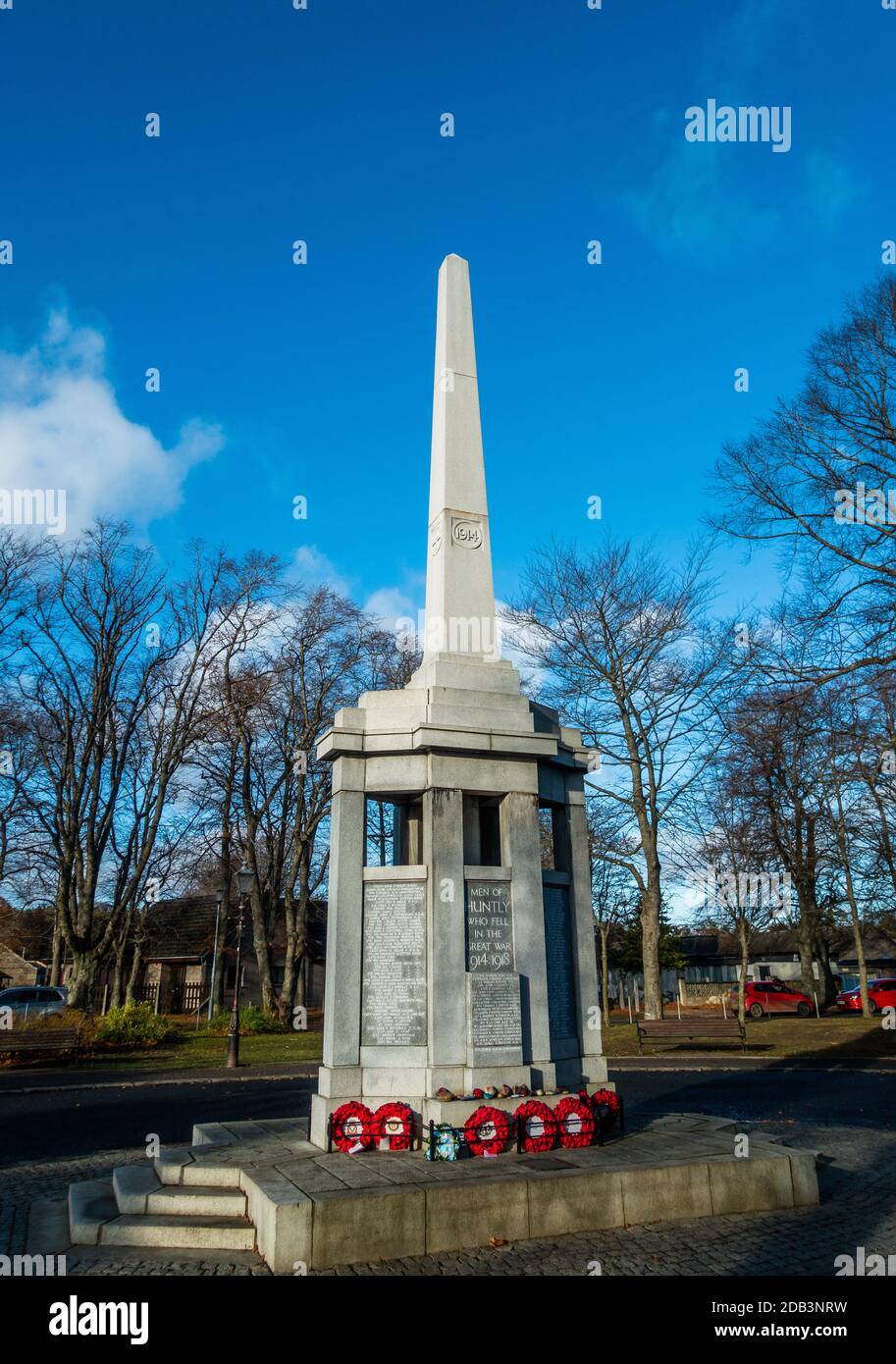 Il monumento dedicato alla guerra di pietra nella città di Huntly, Aberdeenshire, Scozia, Regno Unito Foto Stock