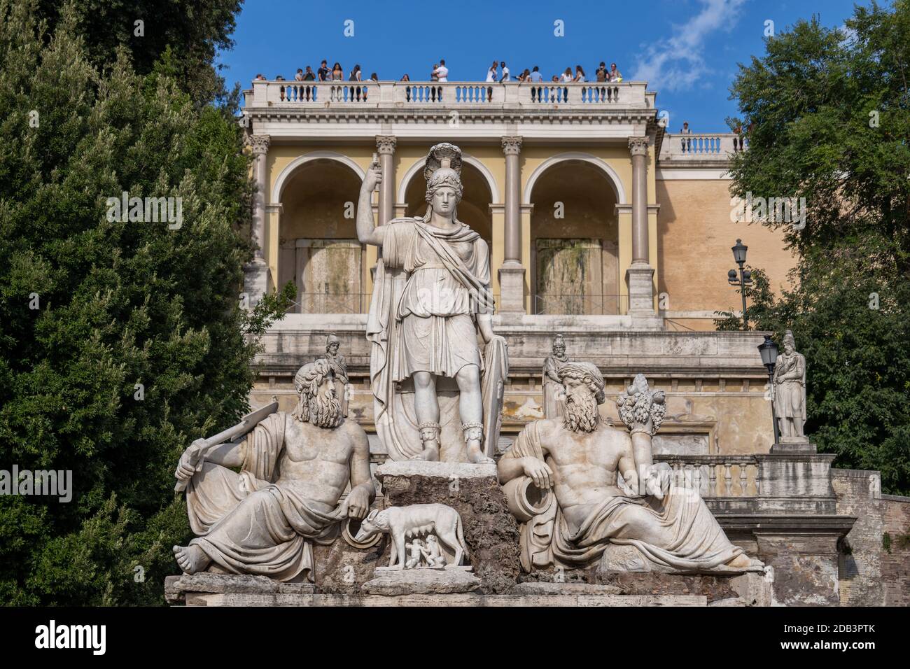 Fontana della Dea Roma - Fontana della Dea Roma e la terrazza del Pincio Hill a Roma, Italia, simbolo della città in stile neoclassico dal 1822-1823 come visto Foto Stock