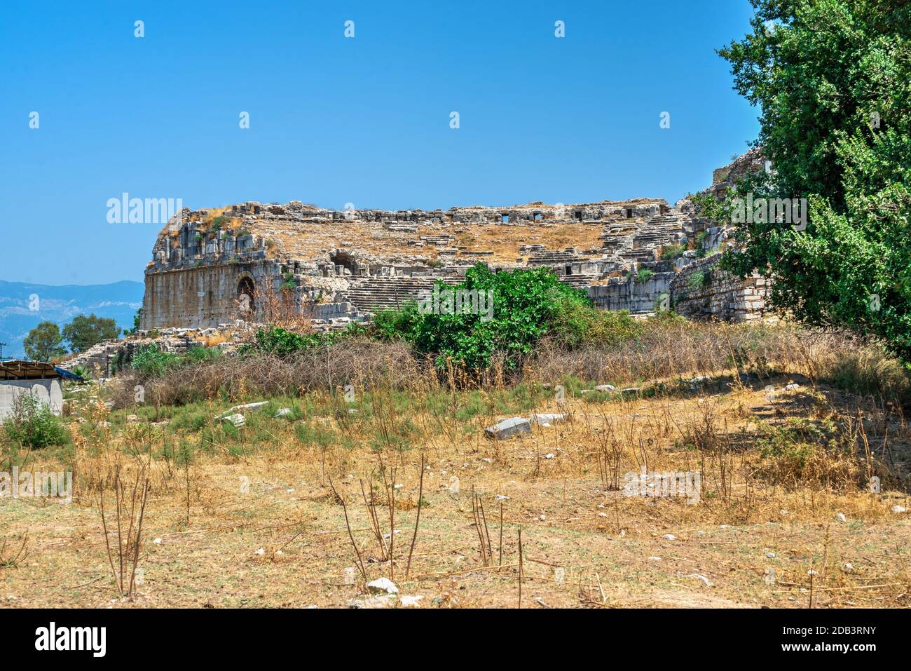 Antica città greca Miletus sulla costa occidentale dell'Anatolia, Turchia, in una giornata estiva soleggiata Foto Stock