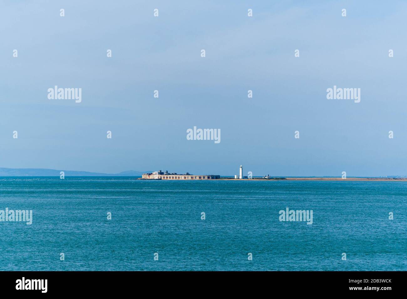 Hurst Castle una difesa costiera eretta tra il 1541 e il 1544 per proteggere contro l'invasione dei francesi e dei Romani, Hampshire UK. Ottobre 2020 Foto Stock