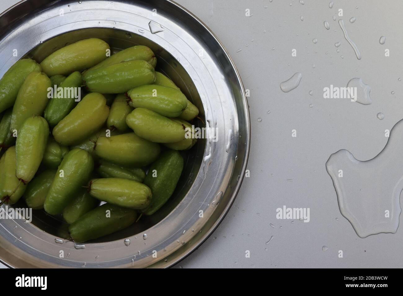 La maggior parte dei frutti affarati nello Sri Lanka. Il nome locale è 'Billing' quando qualcuno mangia questo suo volto sta cambiando come un volto divertente, che molto sour. Foto Stock