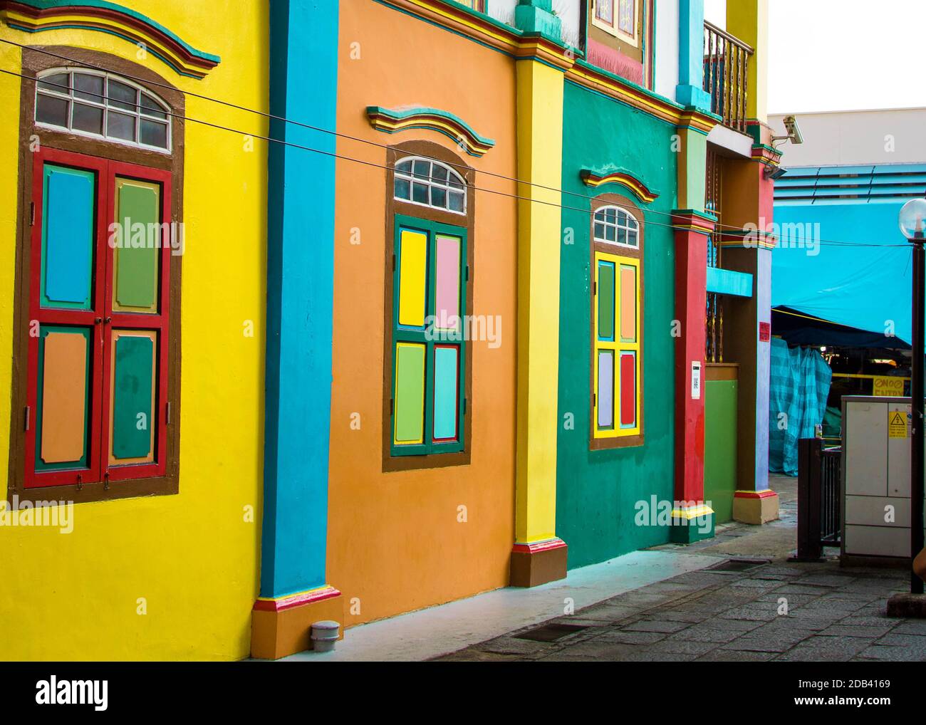 Architettura e pareti dipinte in Little India, Singapore, durante diwali 2020 Foto Stock