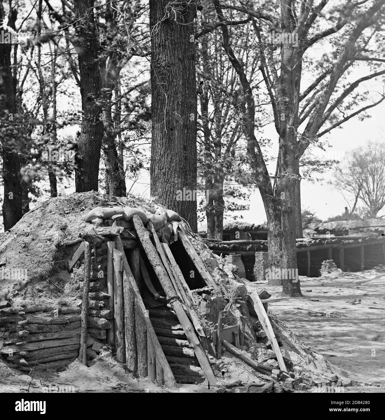 Petersburg, V. interno di Fort Steadman; bomba-prova in primo piano. Foto Stock