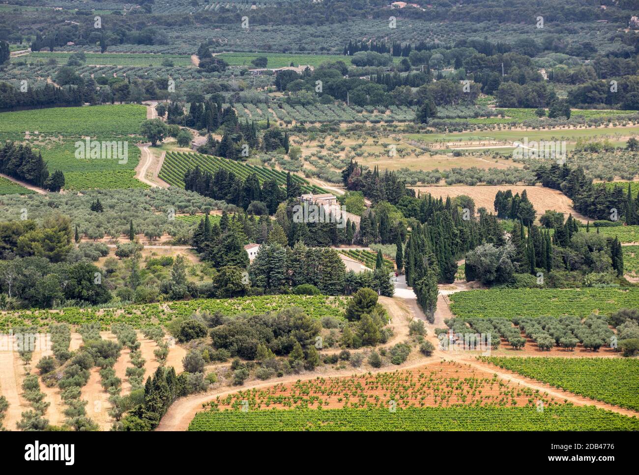 Vista panoramica sulla valle del Luberon dal famoso Les Baux de Provence borgo medievale nel sud della Francia Foto Stock